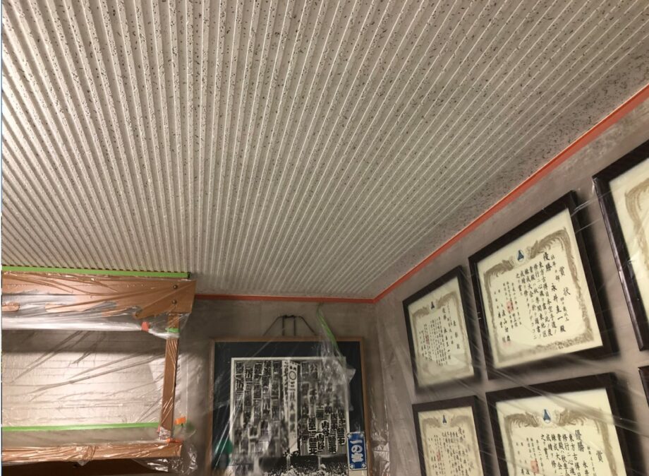 川口市事務所内部改修工事 施工写真 2養生作業