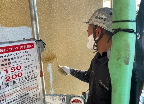 4 中塗り作業中