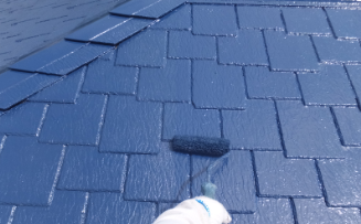 6 中・上塗り塗布 作業中