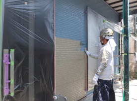 4 中塗り塗布 作業中