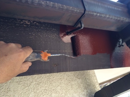 4 破風 錆止め塗装作業中