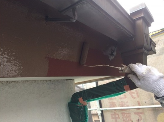 5 破風 中塗り塗装作業中