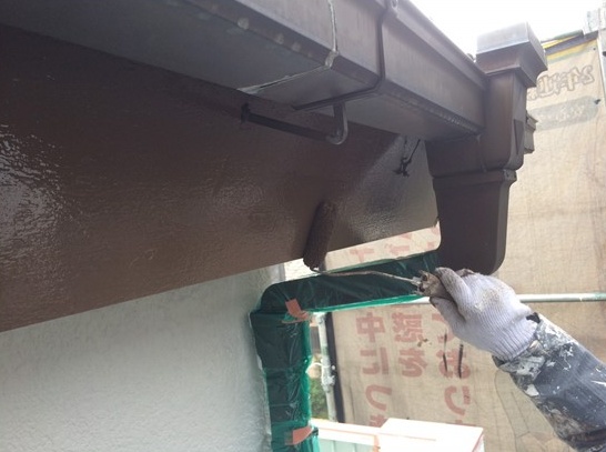 6 破風 上塗り塗装作業中